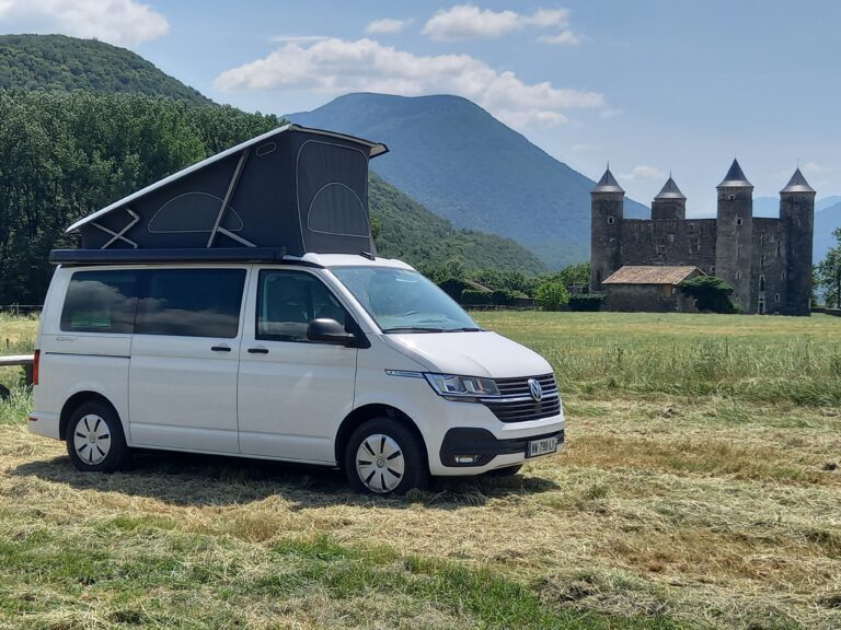 combi VW aménagé en location à Grenoble